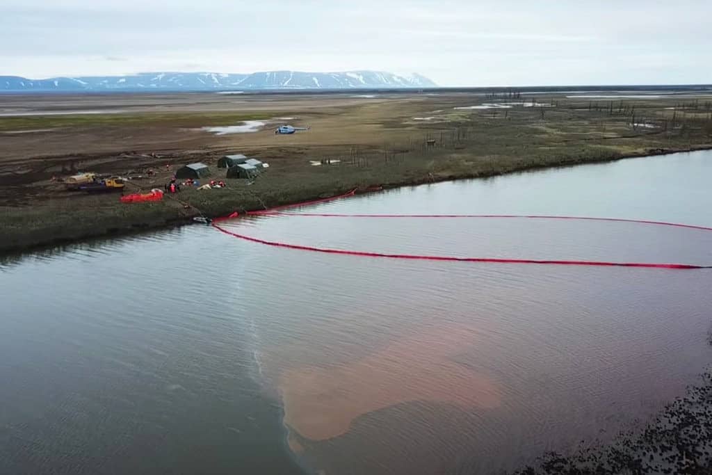 روسیه پس از نشت نفت قطب شمال ، وضعیت اضطراری را اعلام کرد.